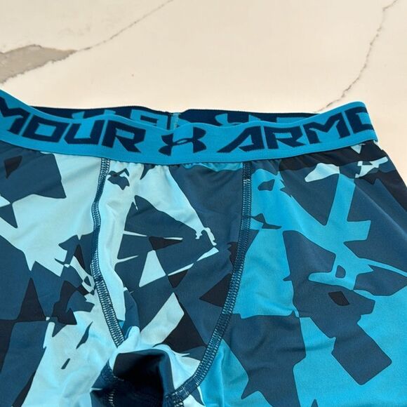 Under Armour Fitted Underwear. Youth Large. Heatgear. Excellent quality. - Picture 2 of 4